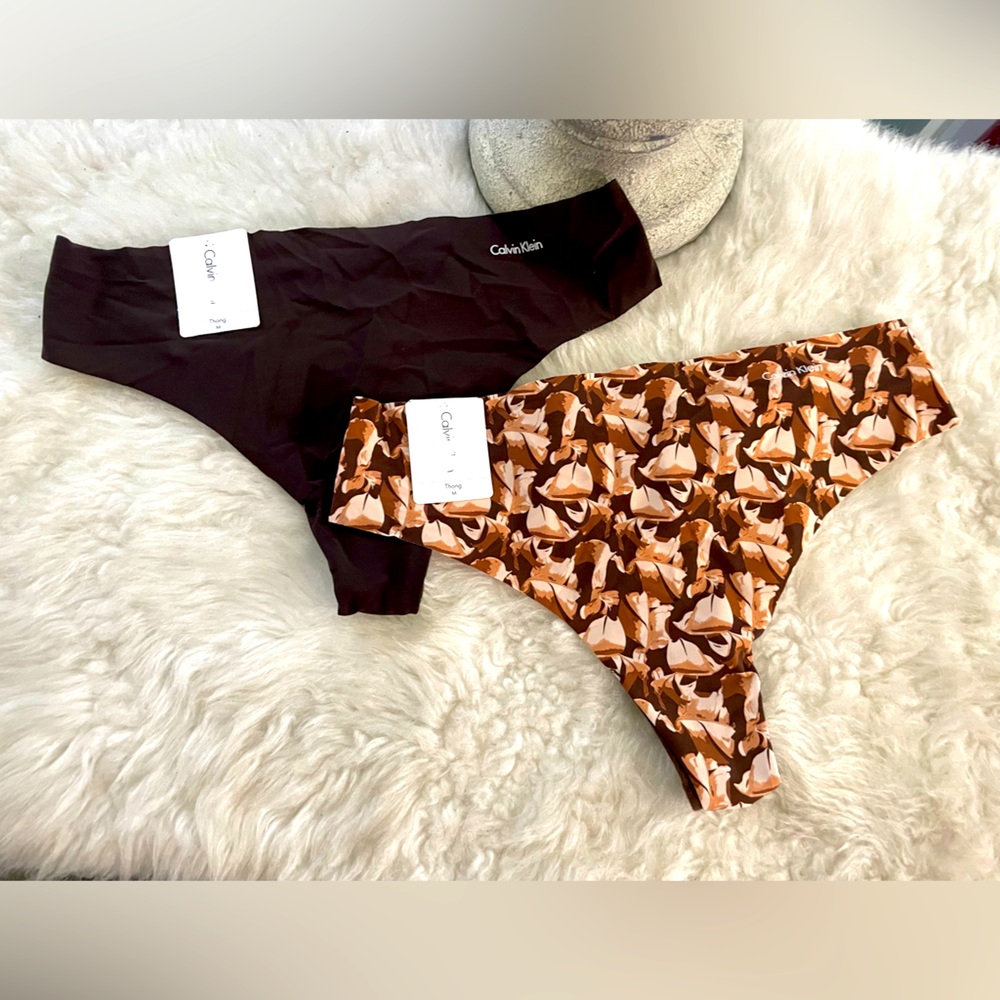 NWT Calvin Klein Seamless Thong